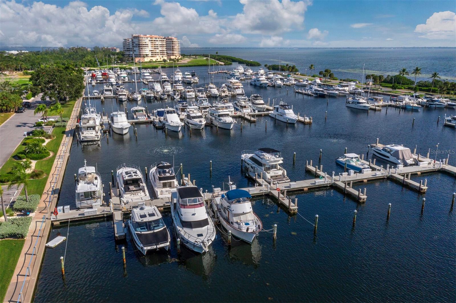 2800 HARBOURSIDE DR #E06