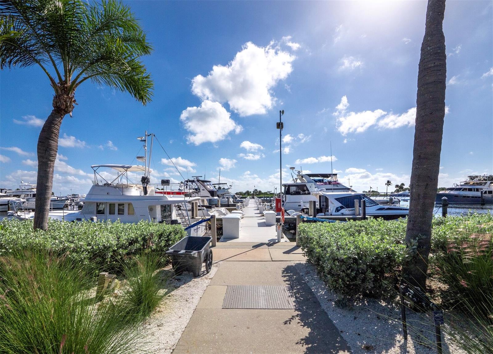 2800 HARBOURSIDE DR #E06