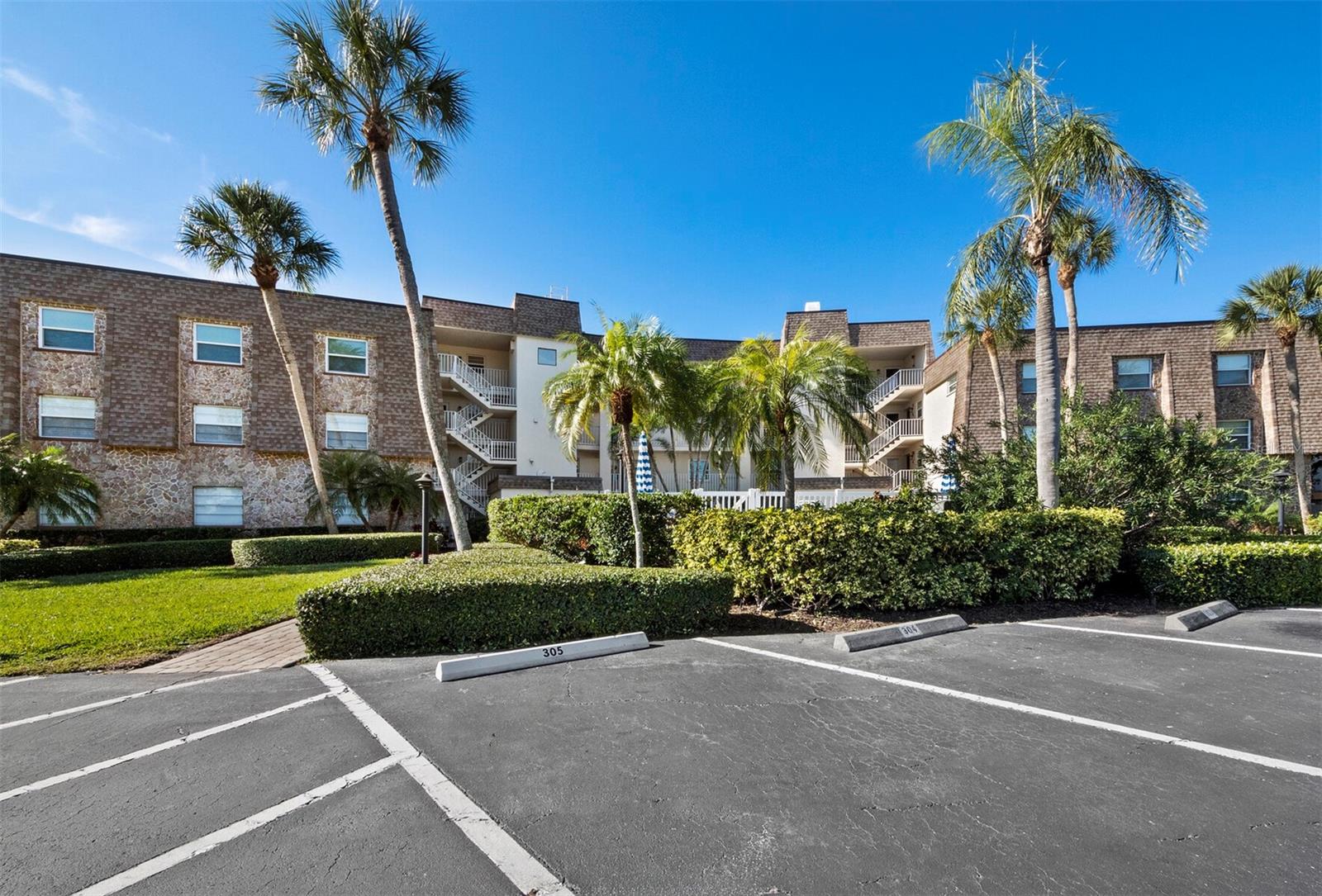 5231 GULF OF MEXICO DR #104