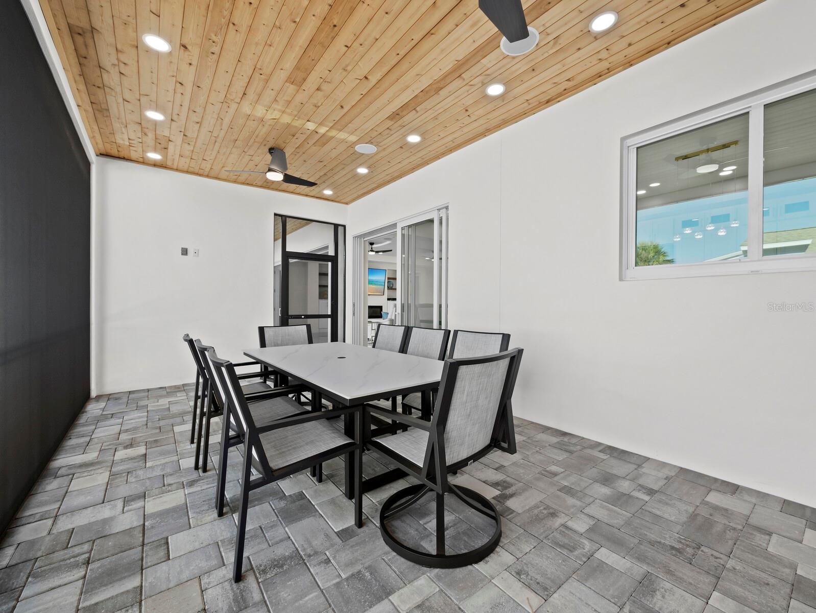 635 JUNGLE QUEEN WAY