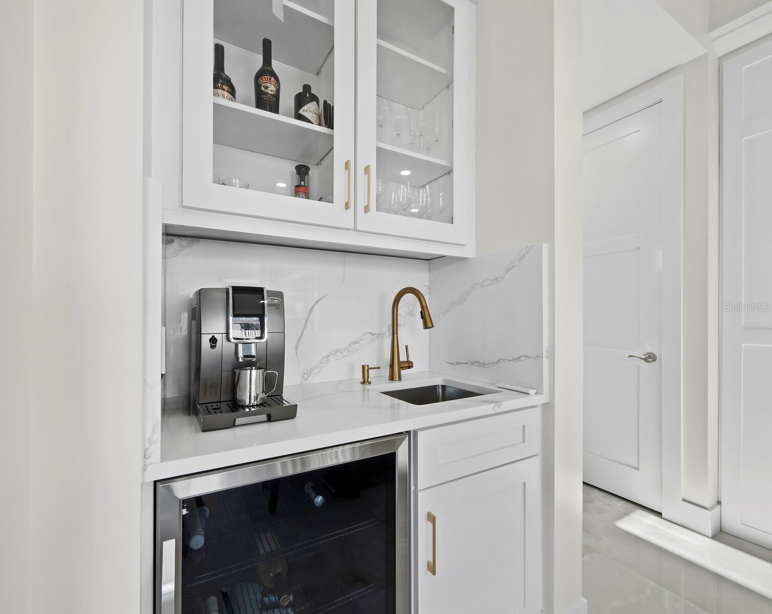 635 JUNGLE QUEEN WAY