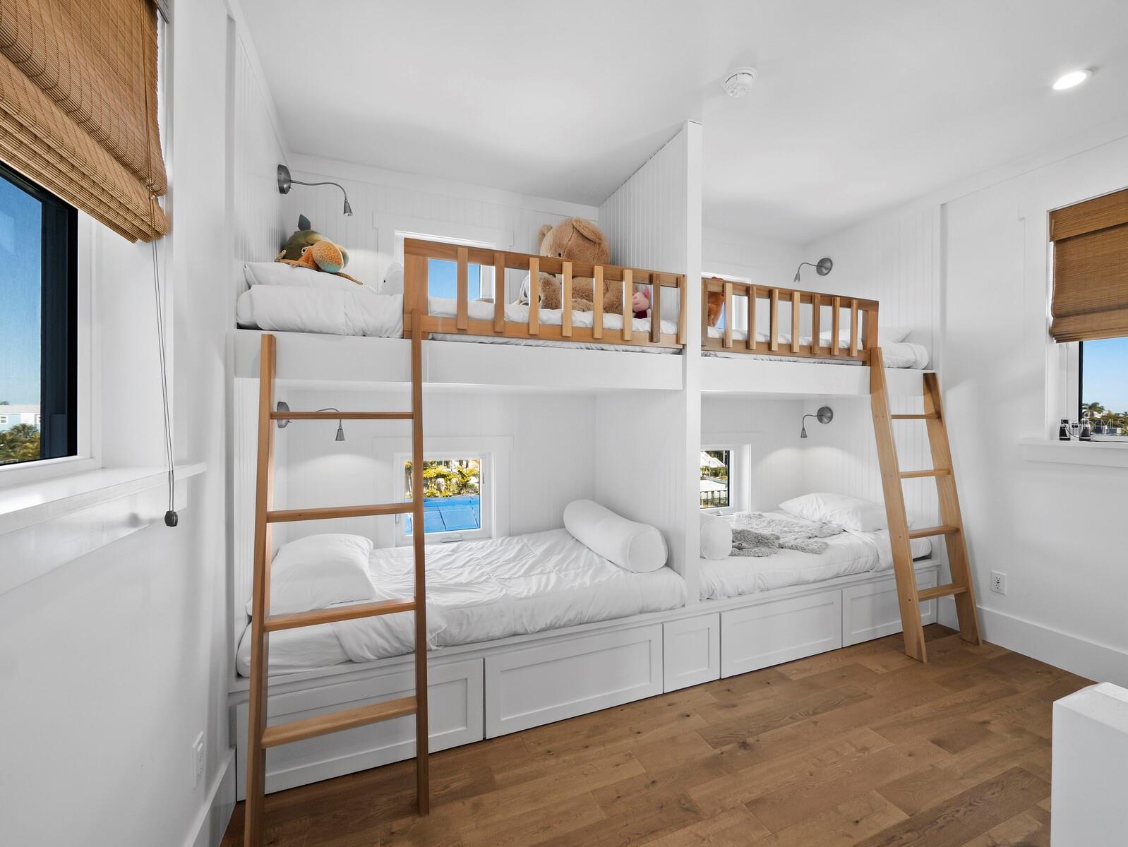 758 SAINT JUDES DR N