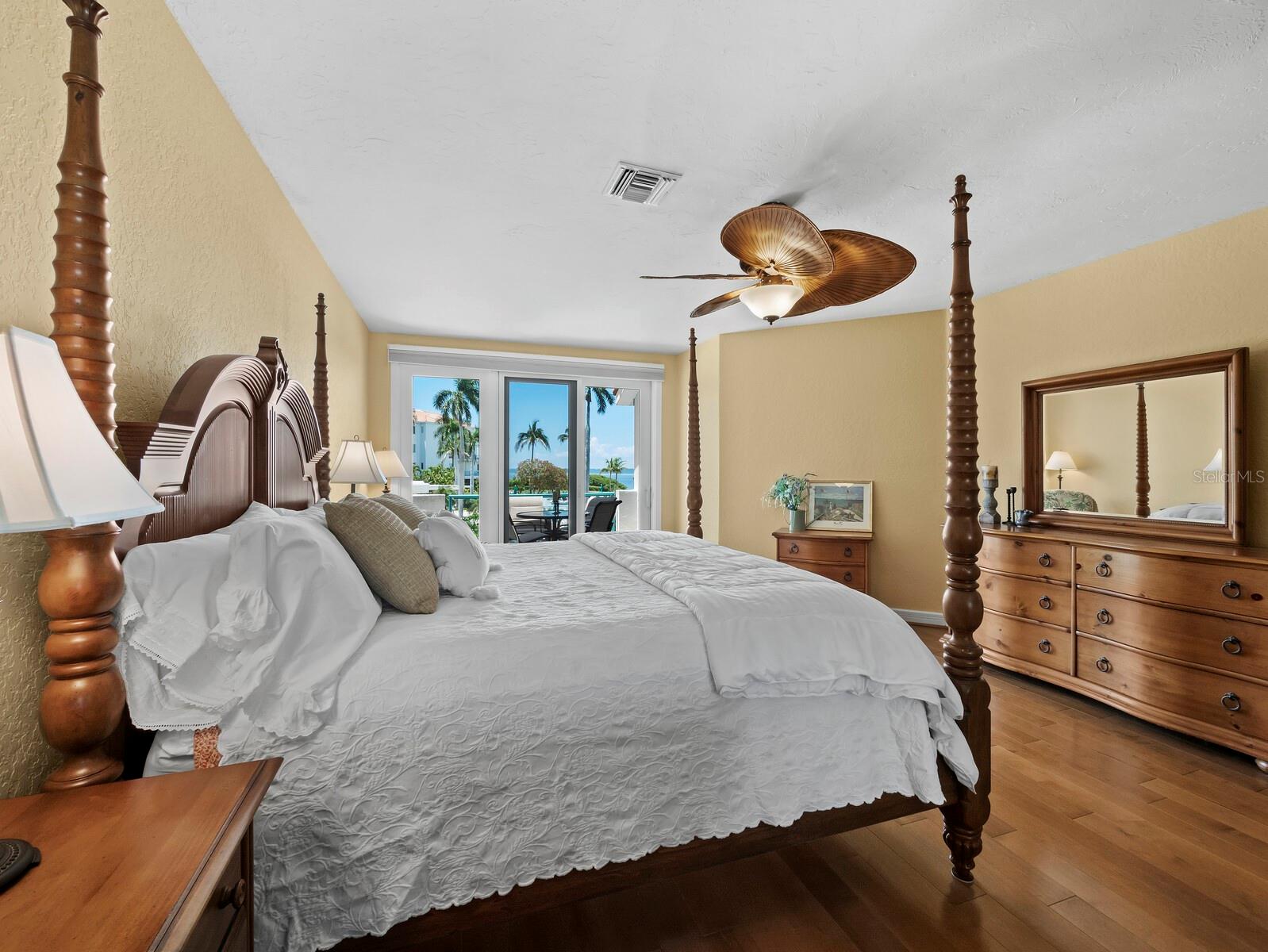 350 GULF OF MEXICO DR #213