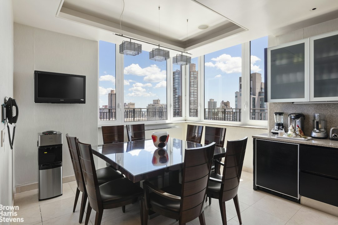 300 E 77TH Street PH2/3