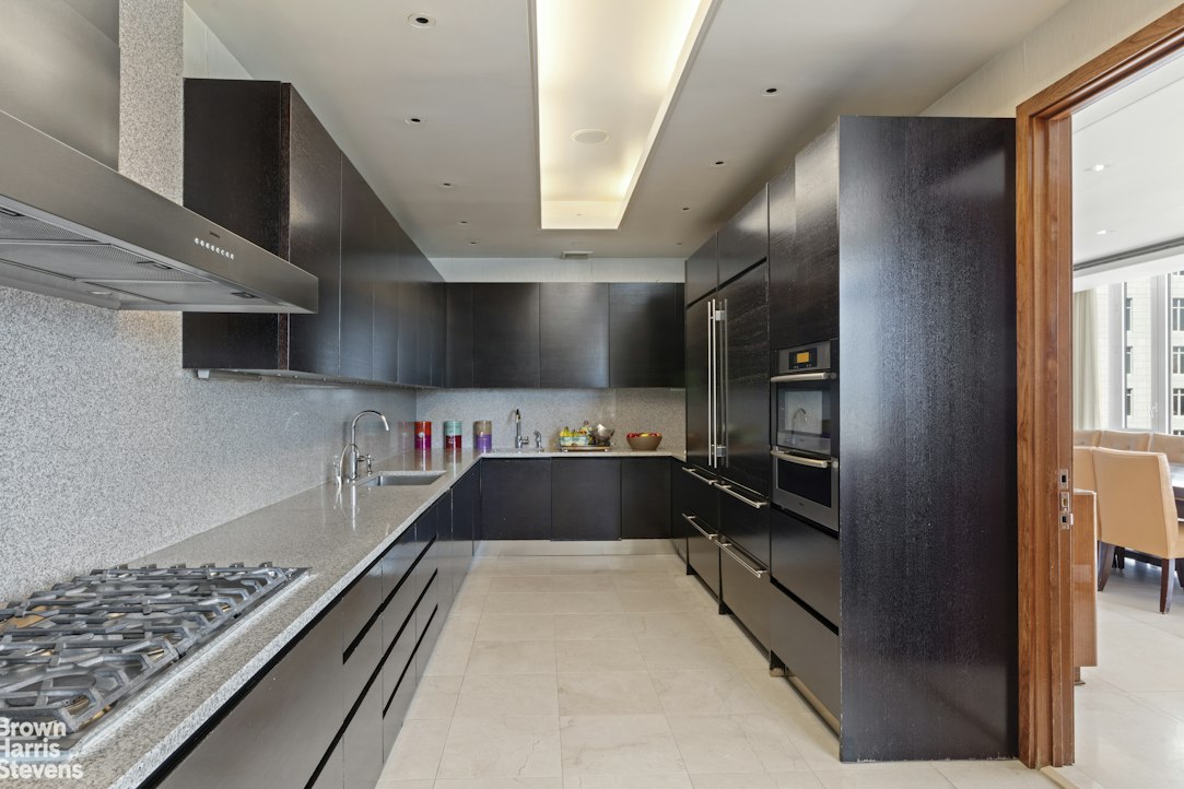 300 E 77TH Street PH2/3