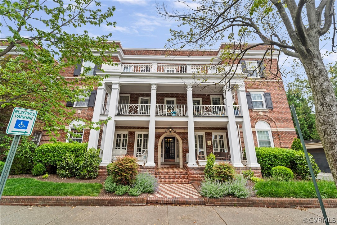 2810 Kensington Ave Unit#6