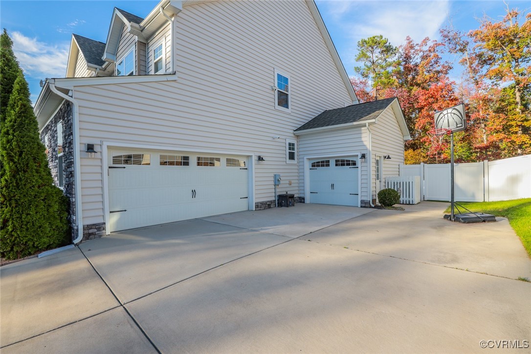 16713 White Daisy Loop