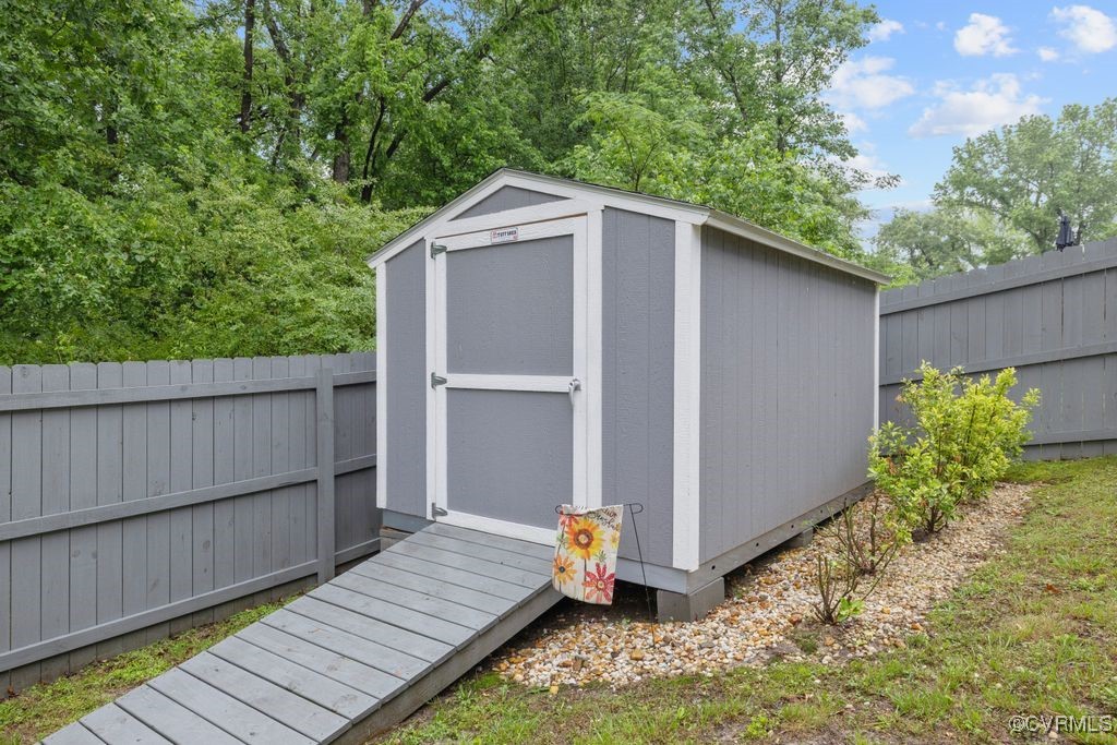 10207 Brightwood Ave