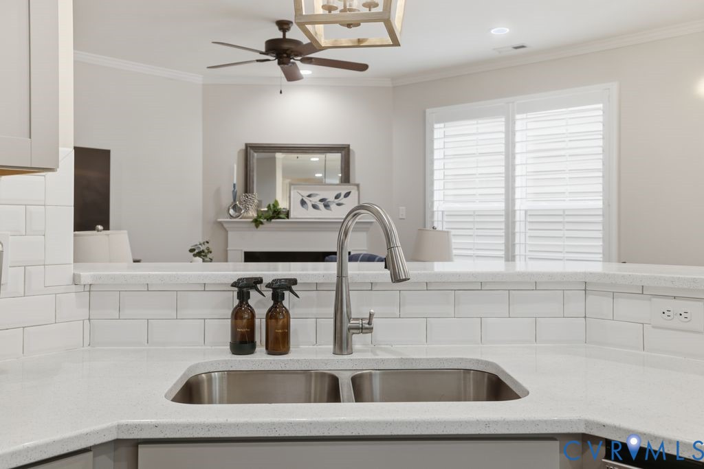 8725 Fishers Green Pl