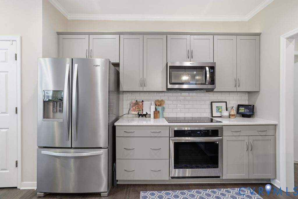 8725 Fishers Green Pl