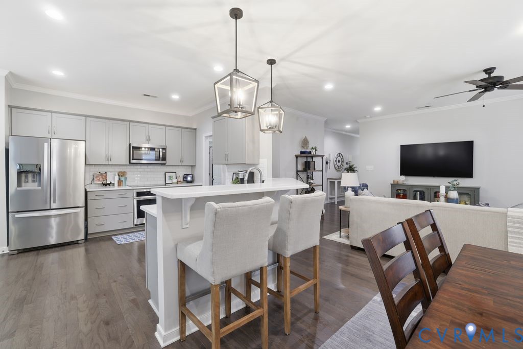 8725 Fishers Green Pl