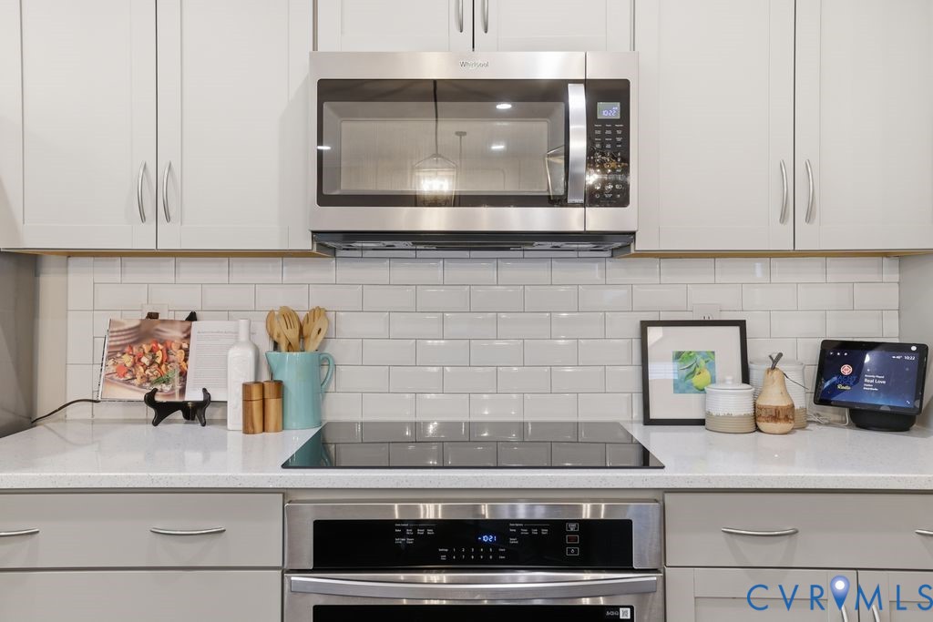 8725 Fishers Green Pl