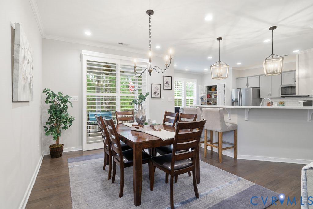 8725 Fishers Green Pl