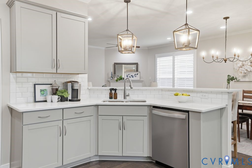 8725 Fishers Green Pl