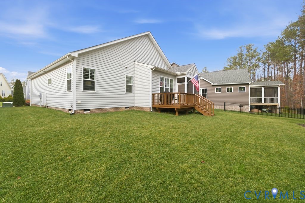 8725 Fishers Green Pl