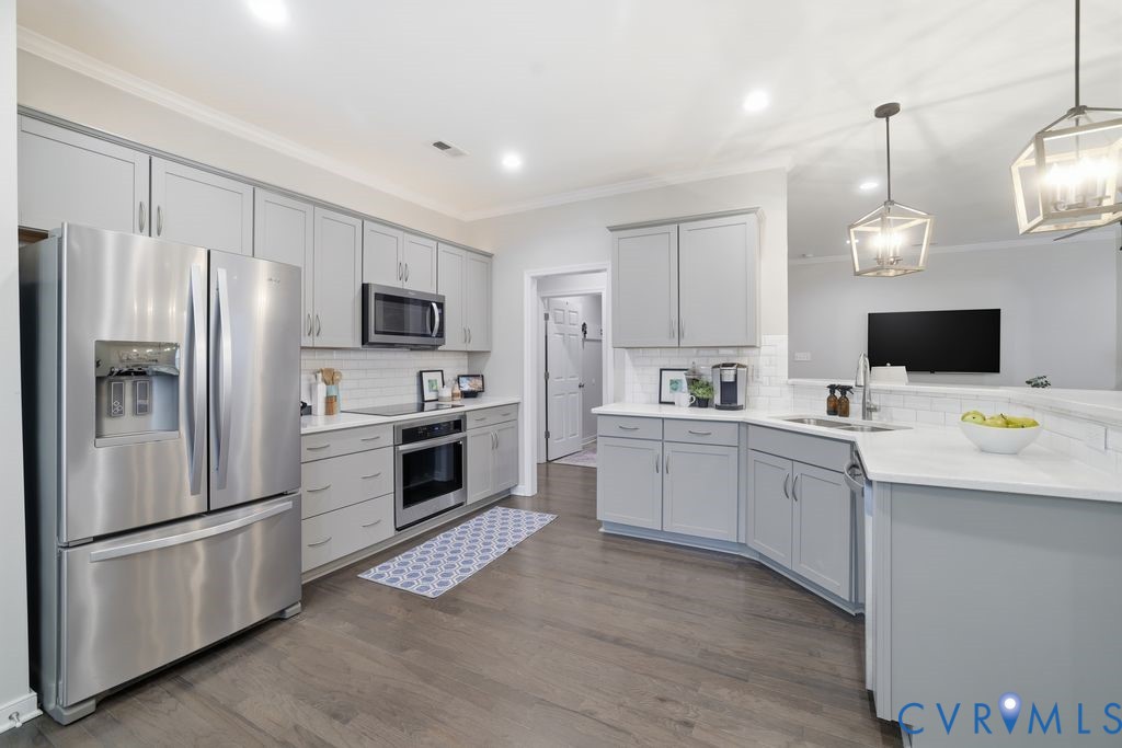 8725 Fishers Green Pl