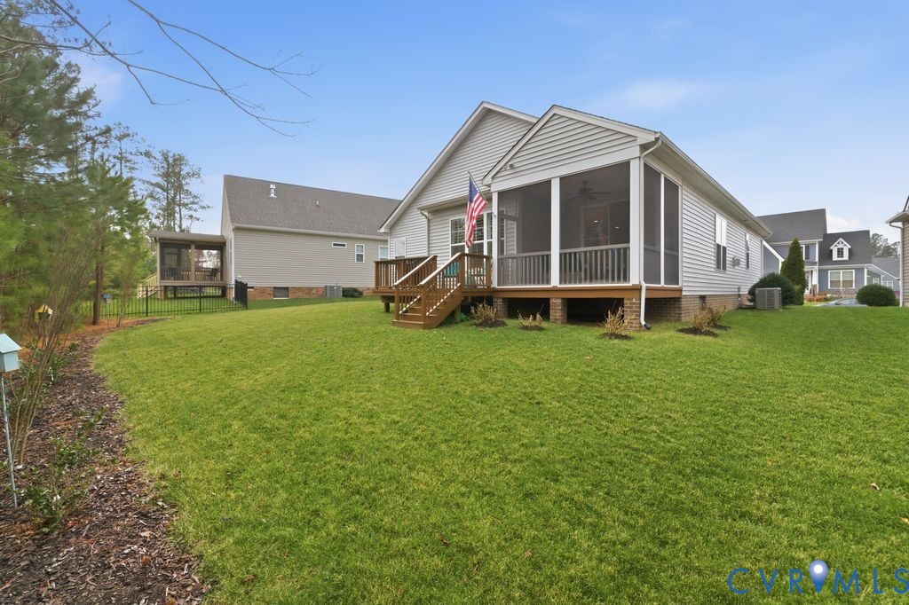 8725 Fishers Green Pl