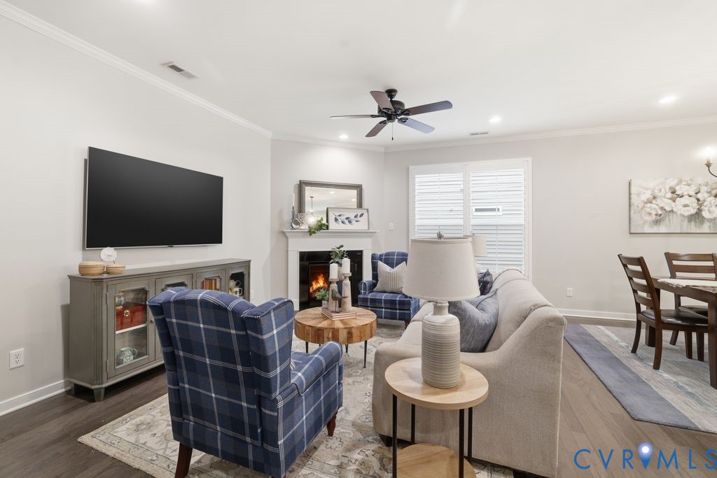 8725 Fishers Green Pl