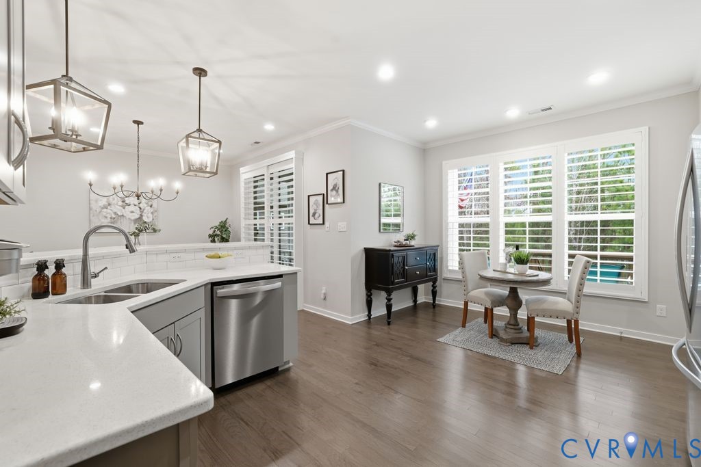 8725 Fishers Green Pl