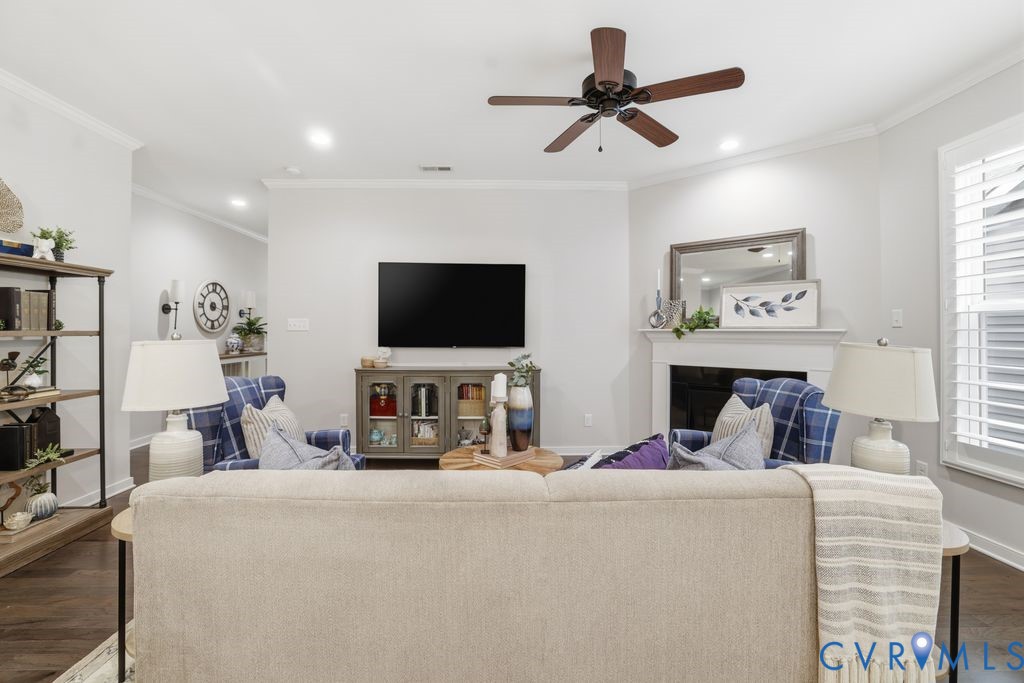 8725 Fishers Green Pl