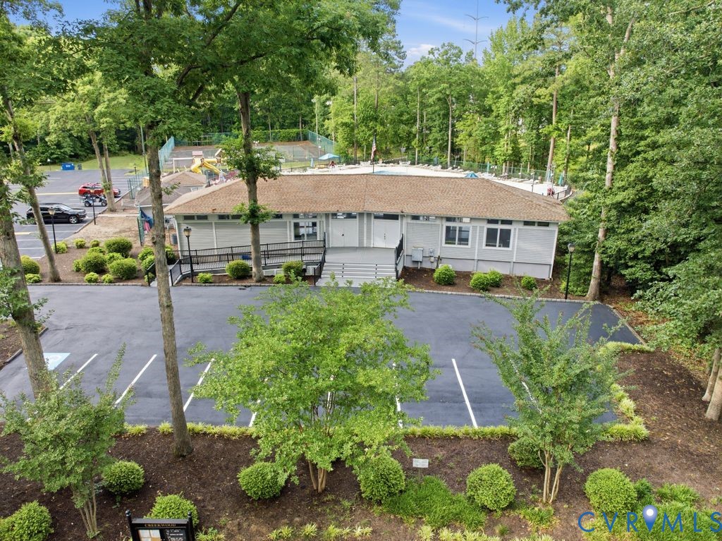 4305 Soundview Ln