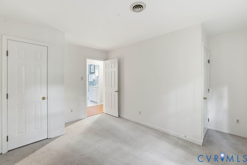4305 Soundview Ln