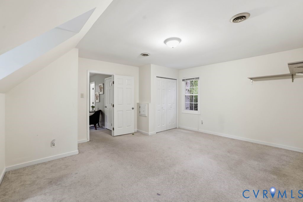 4305 Soundview Ln
