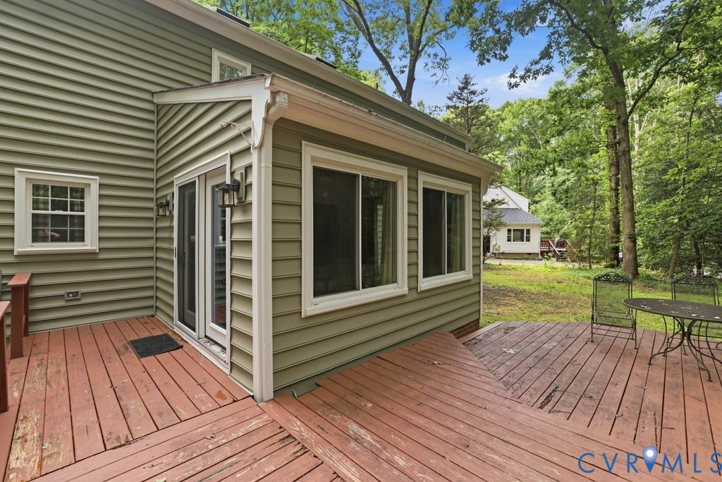 4305 Soundview Ln