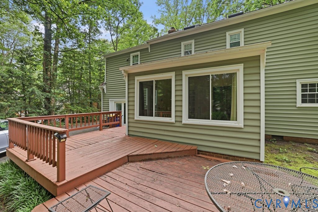 4305 Soundview Ln