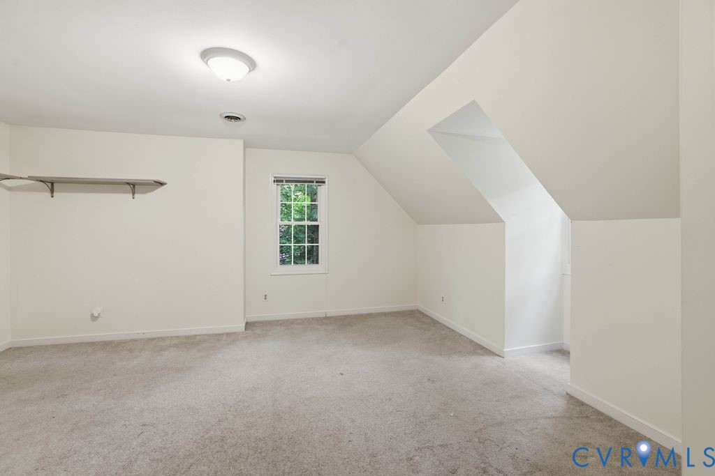 4305 Soundview Ln