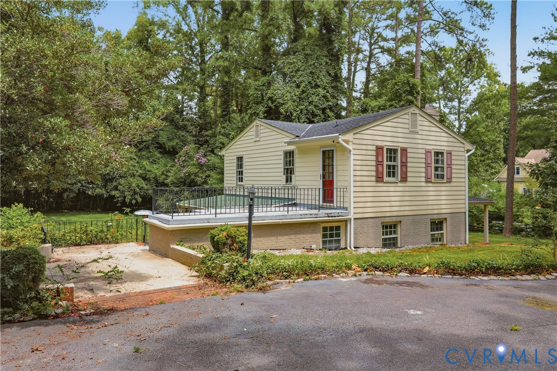 1132 Peck Rd
