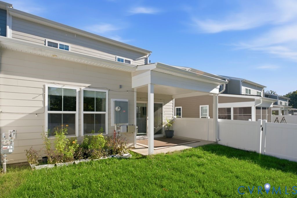 476 Randolph View Dr