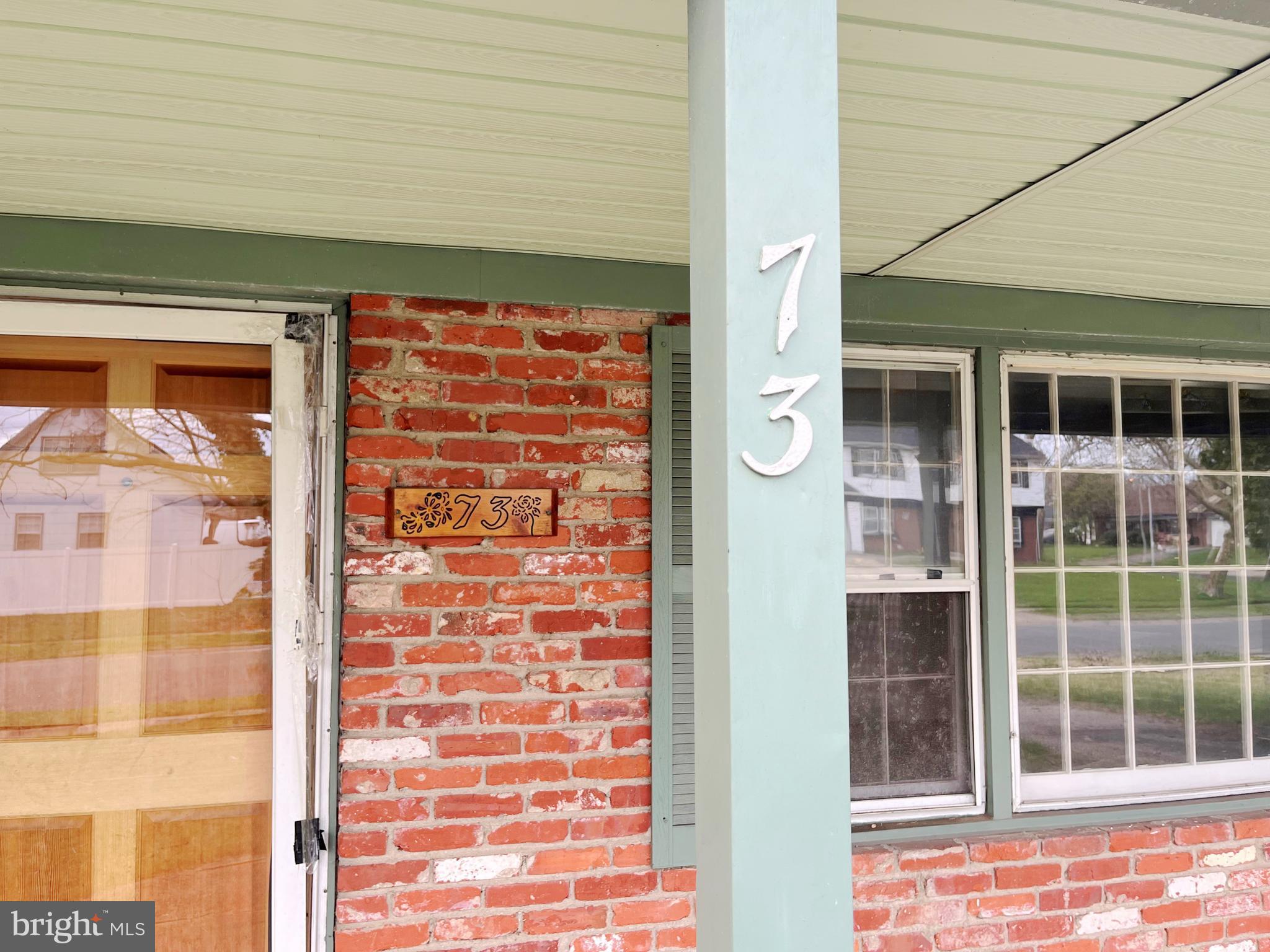 73 Genesee Ln
