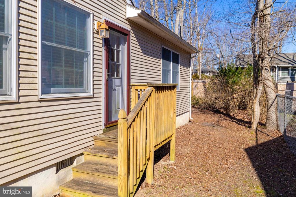 80 MANHASSET TRL