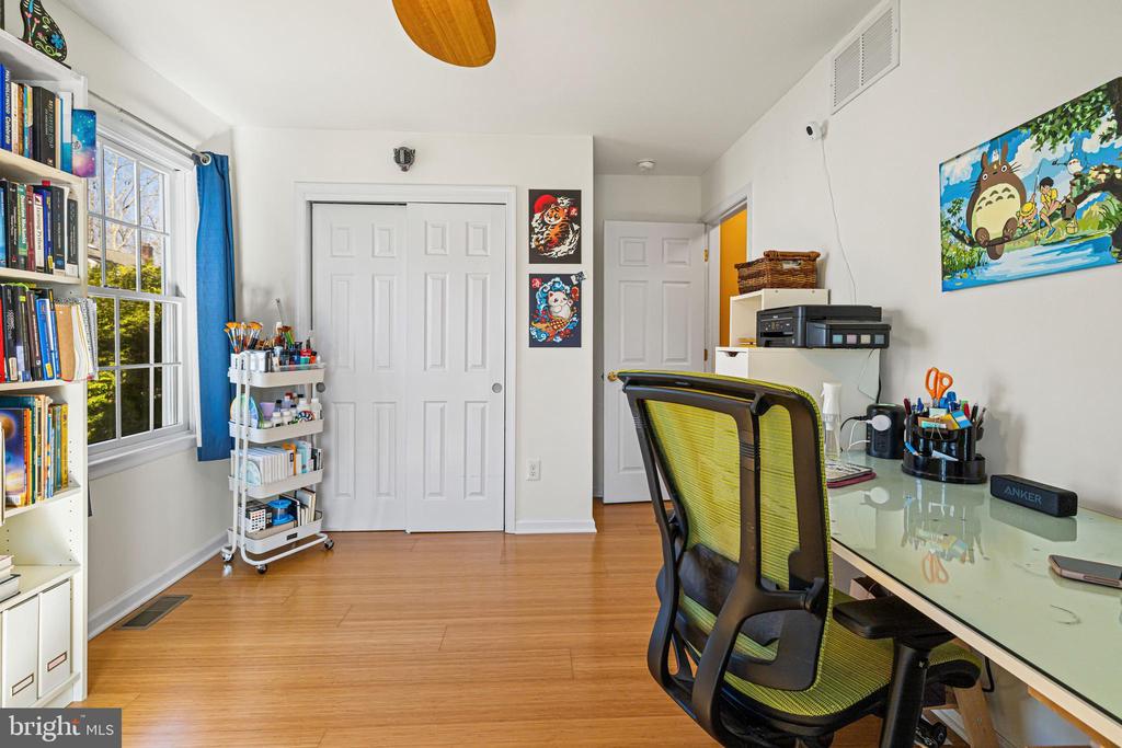 80 MANHASSET TRL