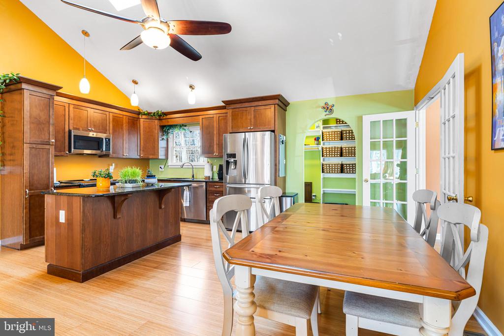 80 MANHASSET TRL