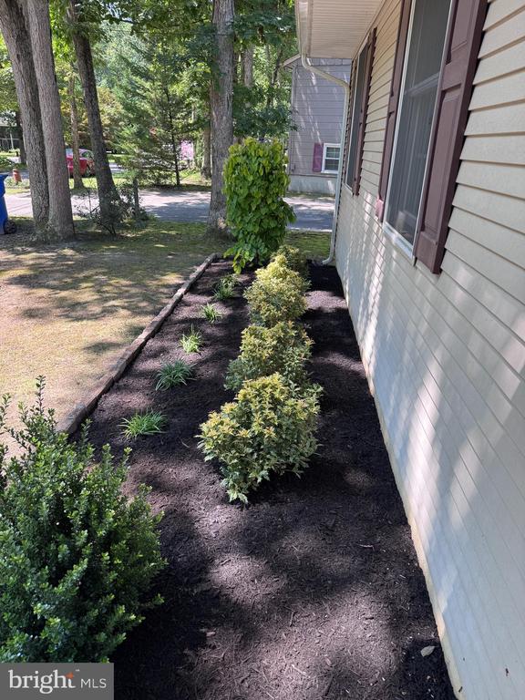 80 MANHASSET TRL