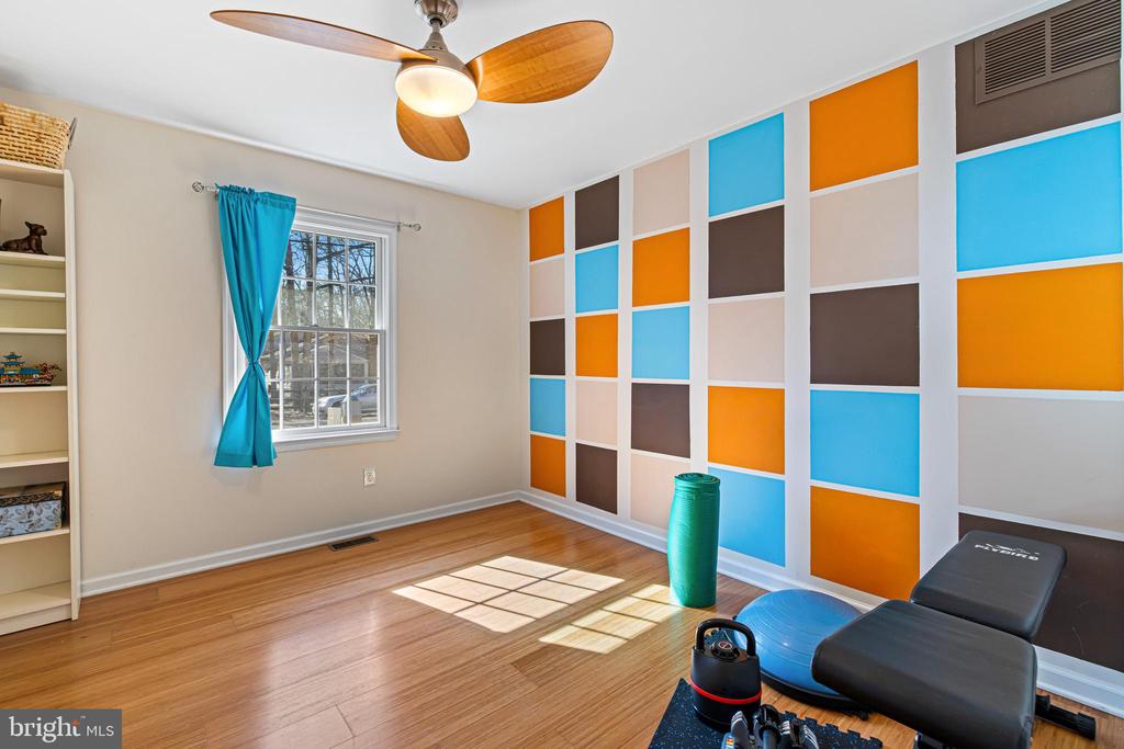 80 MANHASSET TRL