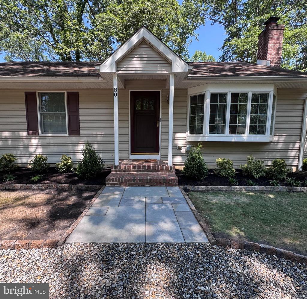 80 MANHASSET TRL