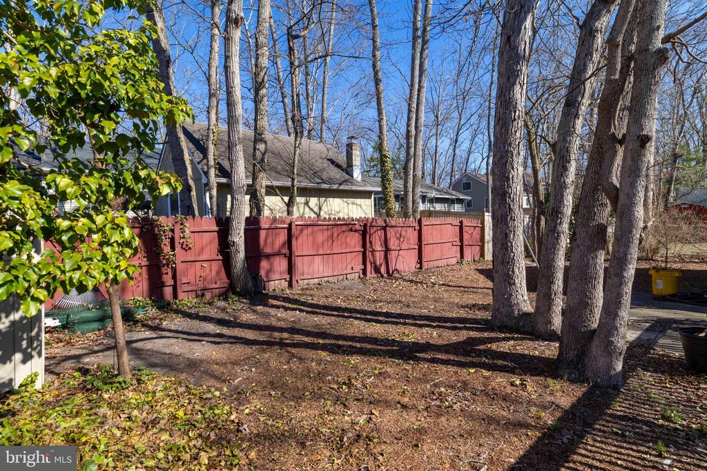 80 MANHASSET TRL