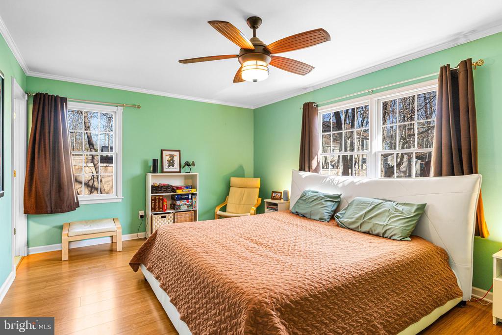 80 MANHASSET TRL