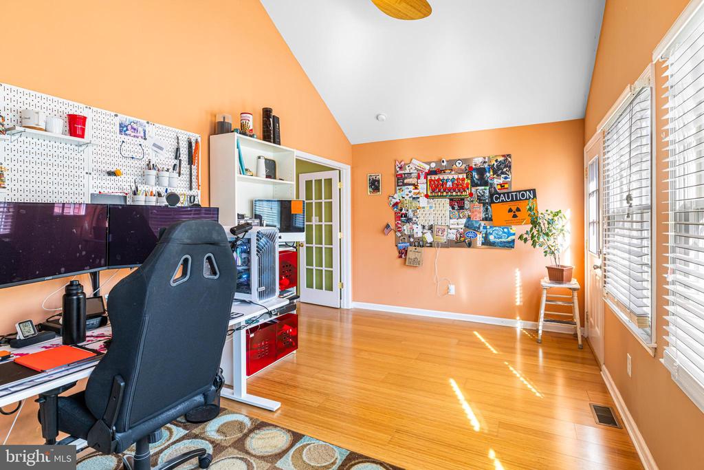 80 MANHASSET TRL