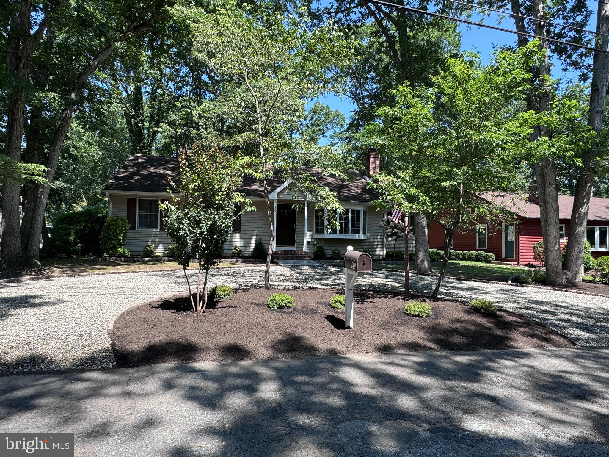 80 MANHASSET TRL