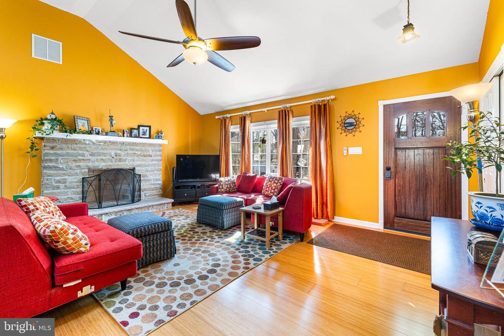 80 MANHASSET TRL