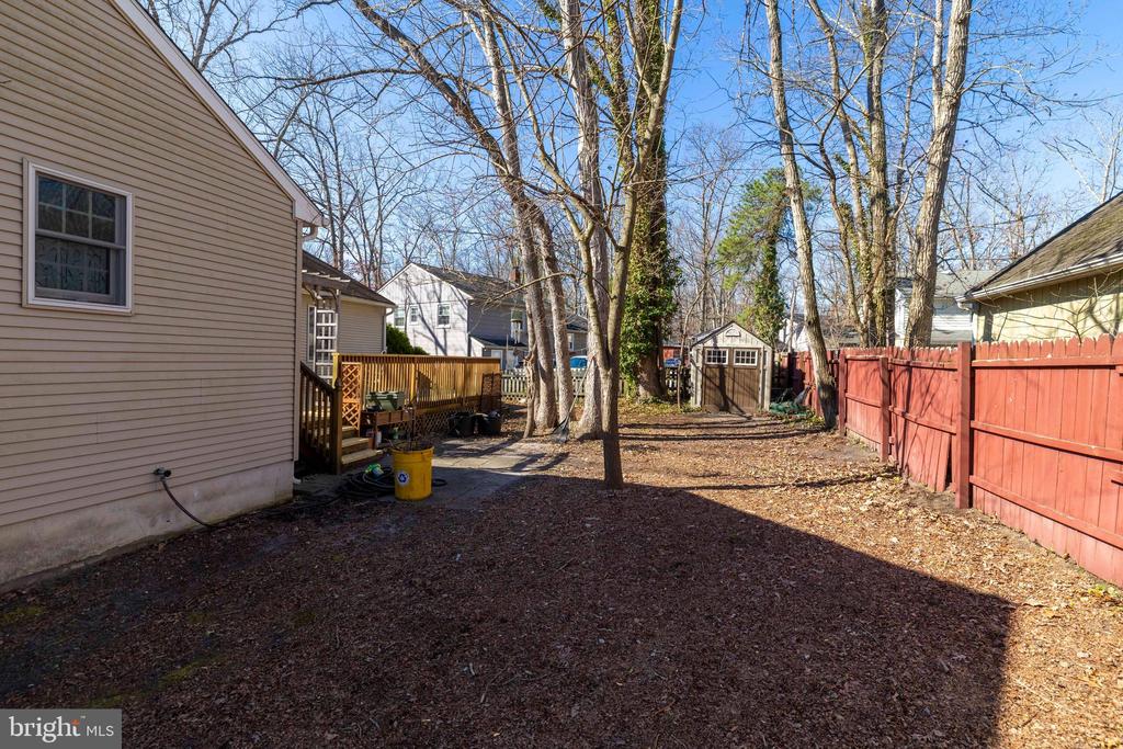 80 MANHASSET TRL
