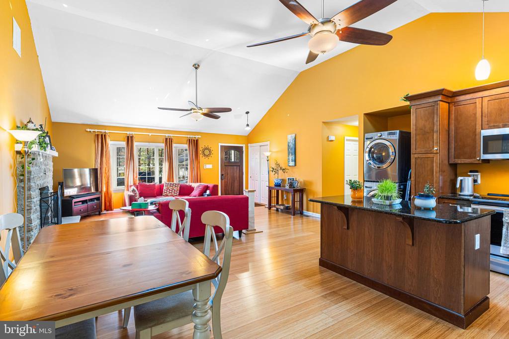 80 MANHASSET TRL