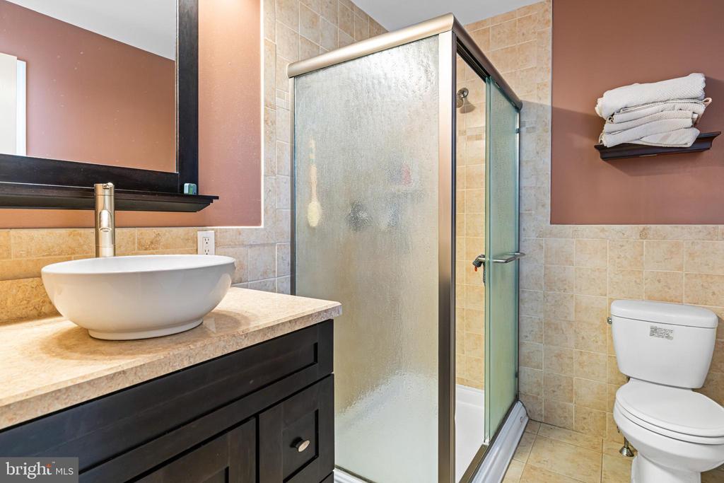 80 MANHASSET TRL