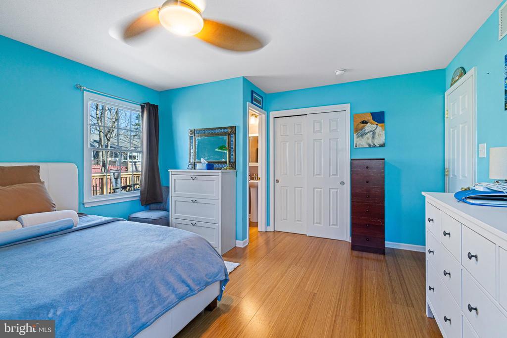 80 MANHASSET TRL