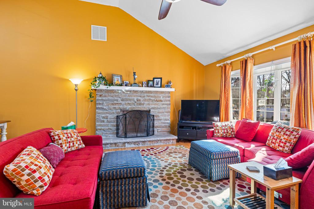 80 MANHASSET TRL