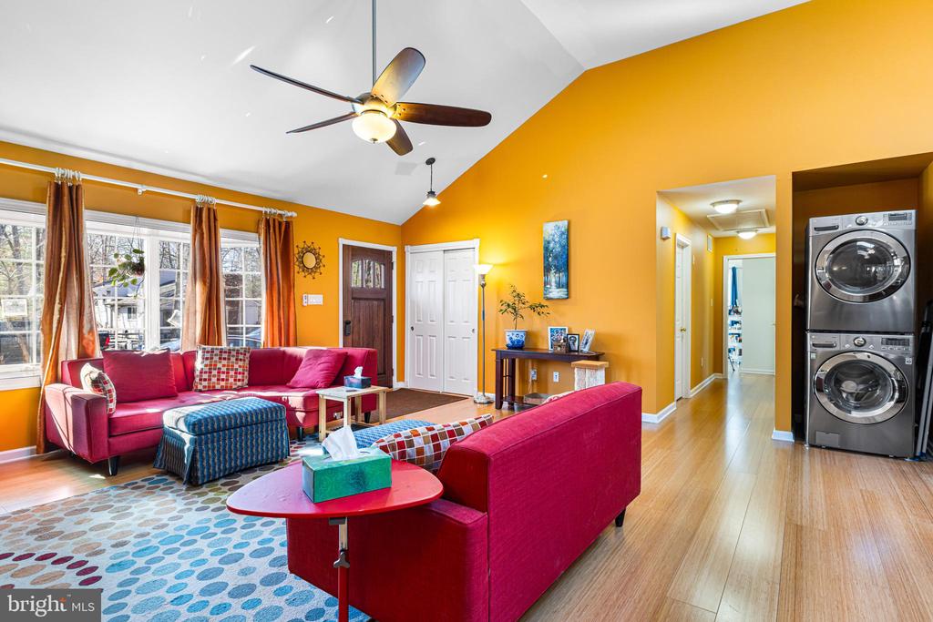 80 MANHASSET TRL